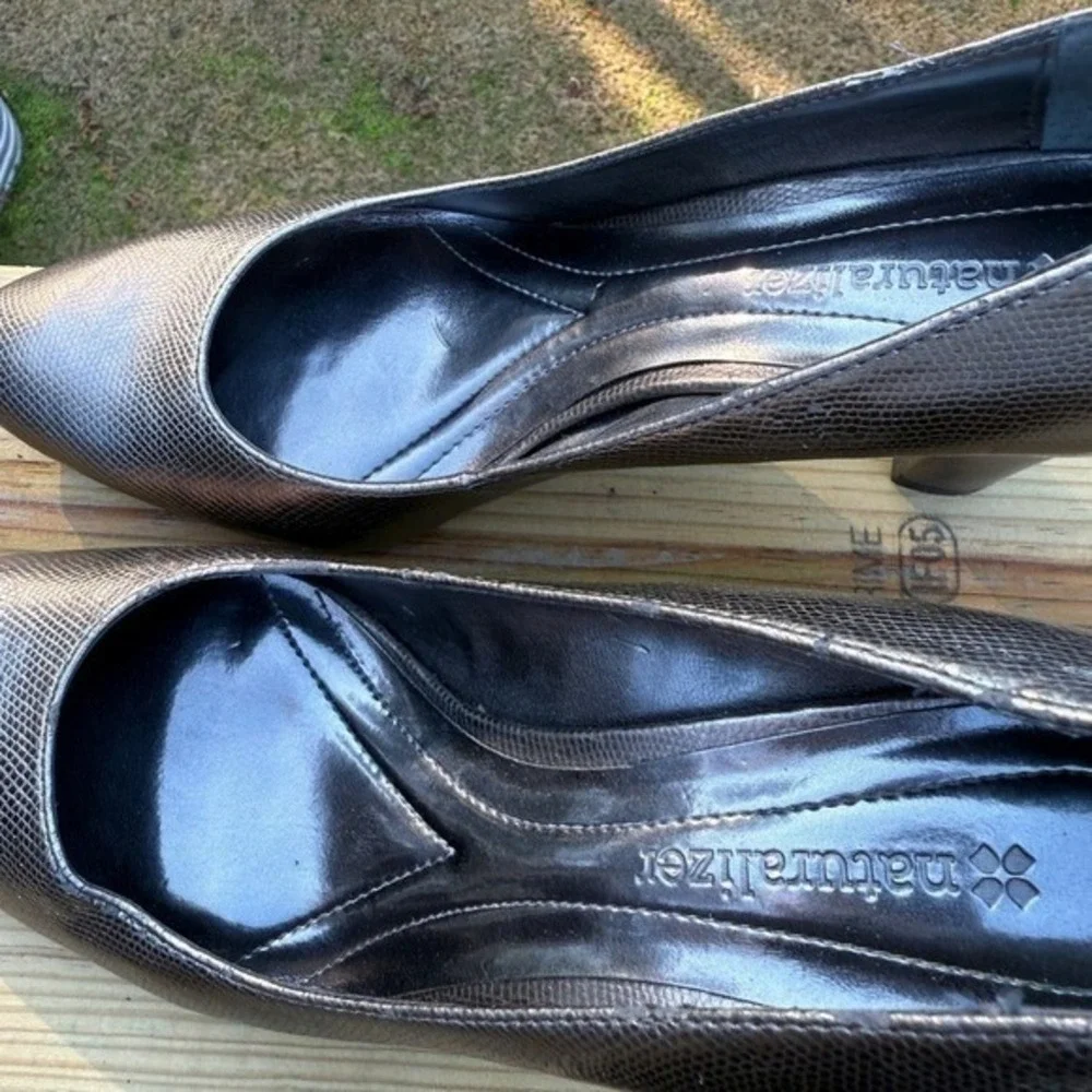 Naturalizer pumps featuring